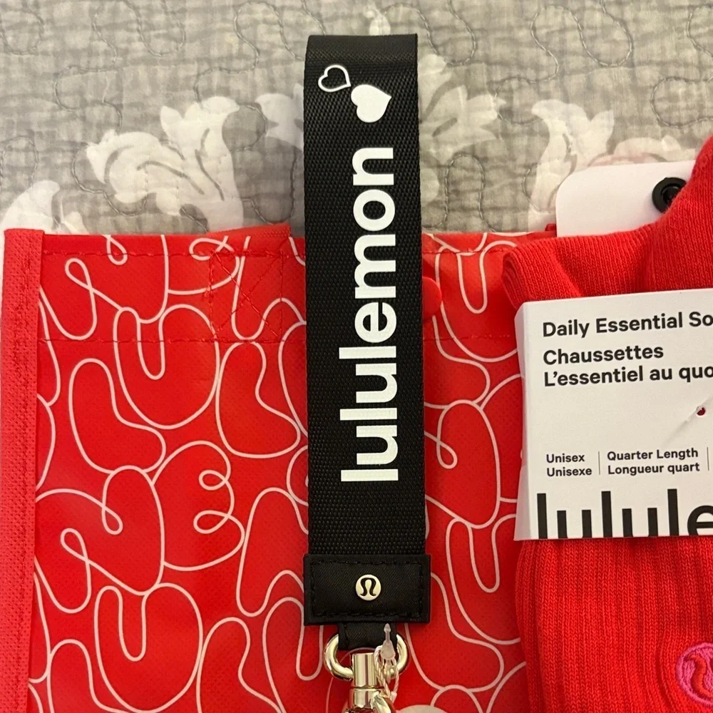 🖤Lululemon Heart Wristlet~Daily Essentials Socks & Lululemon Bubble Shopper~NWT